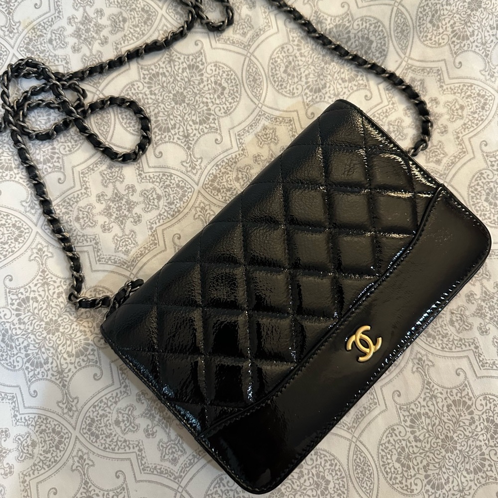 Chanel wallet on chain
